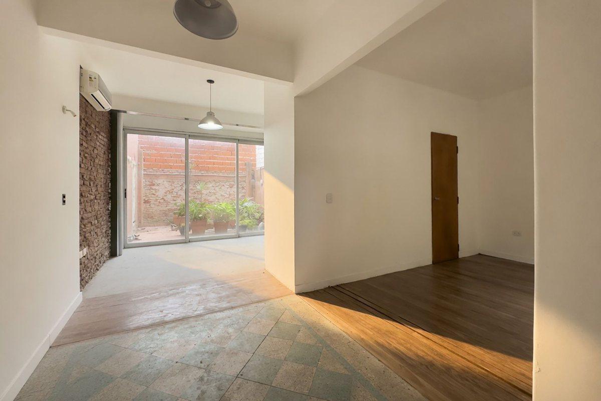 VENTA - PH CON PATIO - REFACCIÓN AVANZADA - 50 m²
