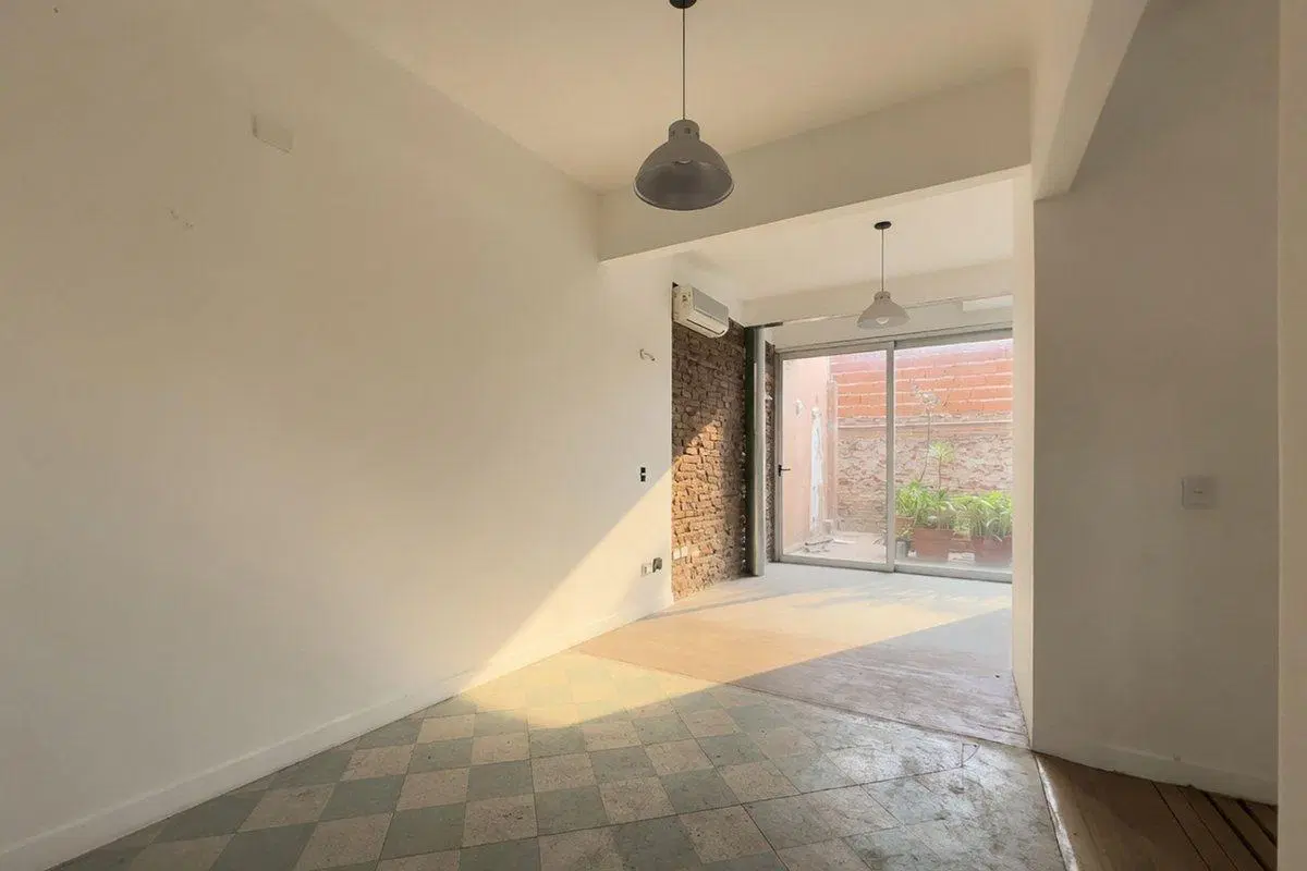 VENTA - PH CON PATIO - REFACCIÓN AVANZADA - 50 m² 2