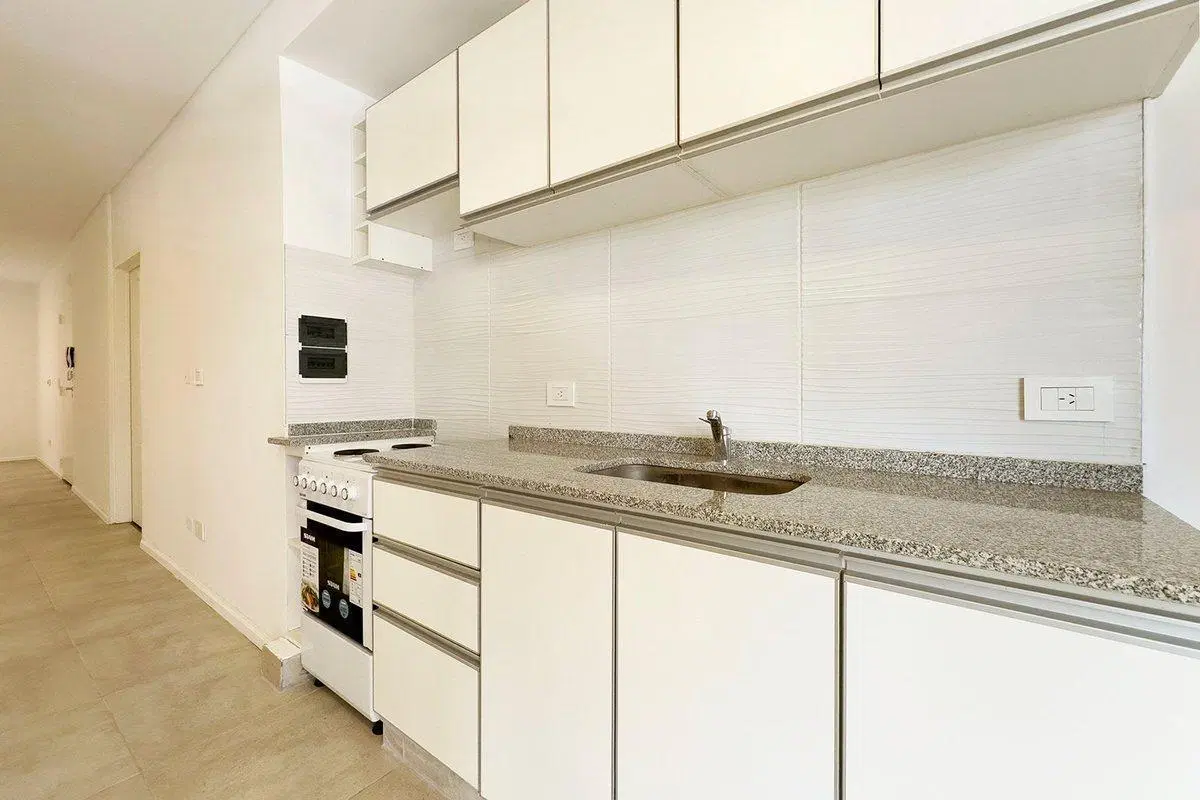 VENTA MONOAMBIENTE CON DOBLE BALCÓN,ZONA BARRACAS 2