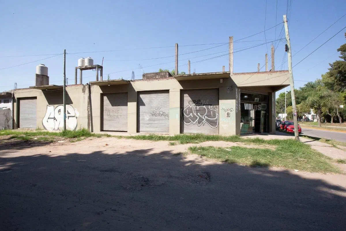 VENTA LOCAL COMERCIAL + GALPÓN, ZONA PONTEVEDRA 2