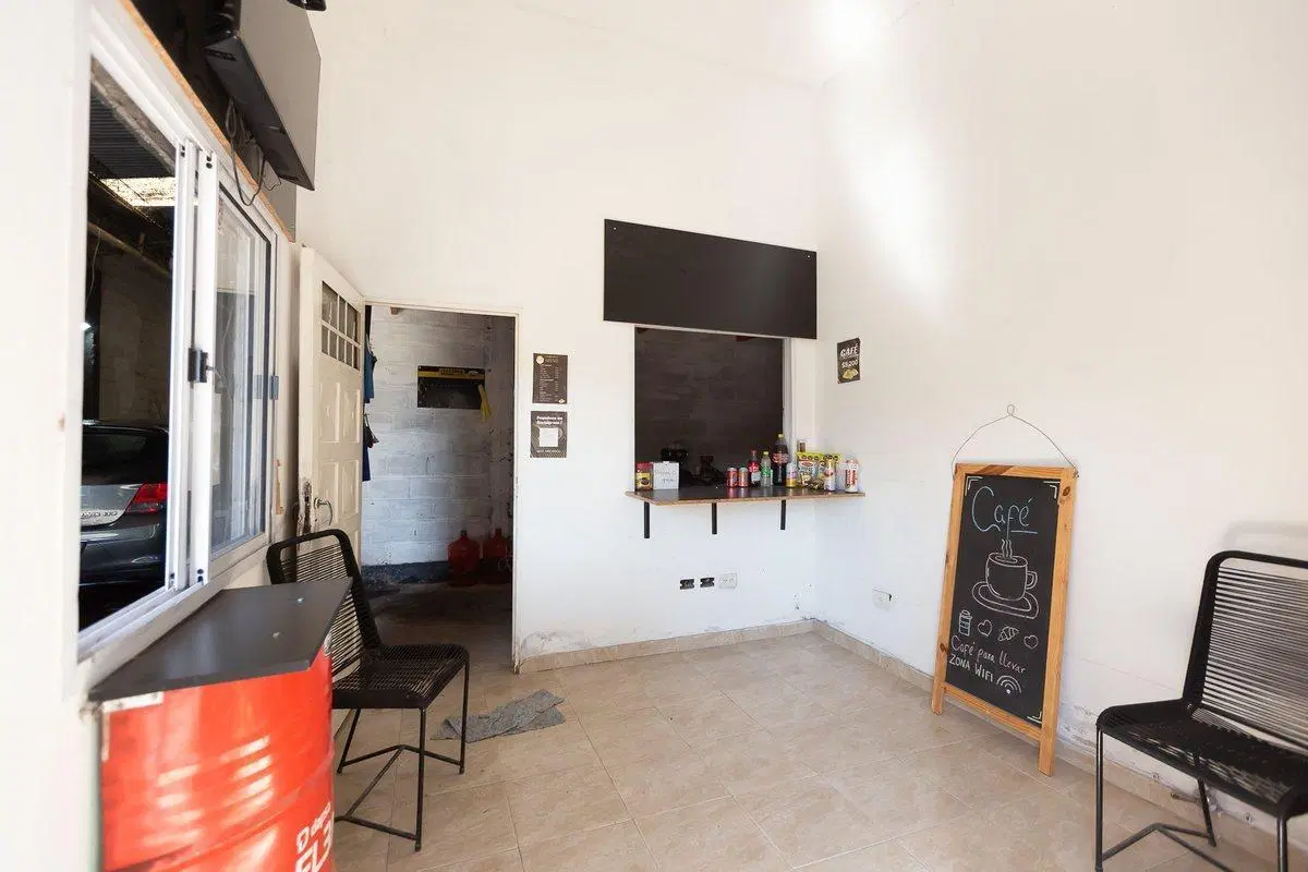 VENTA LOCAL COMERCIAL + GALPÓN, ZONA PONTEVEDRA 8