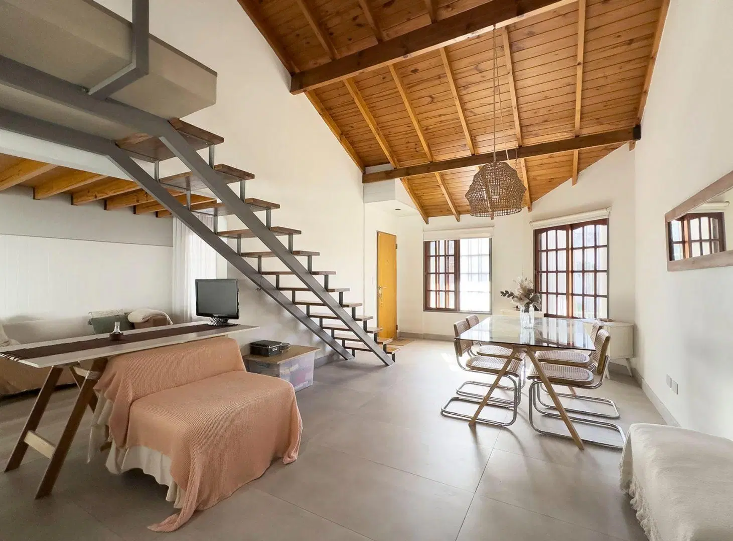 VENTA CASA 4 AMBIENTES C/PILETA,ZONA EL PALOMAR 5
