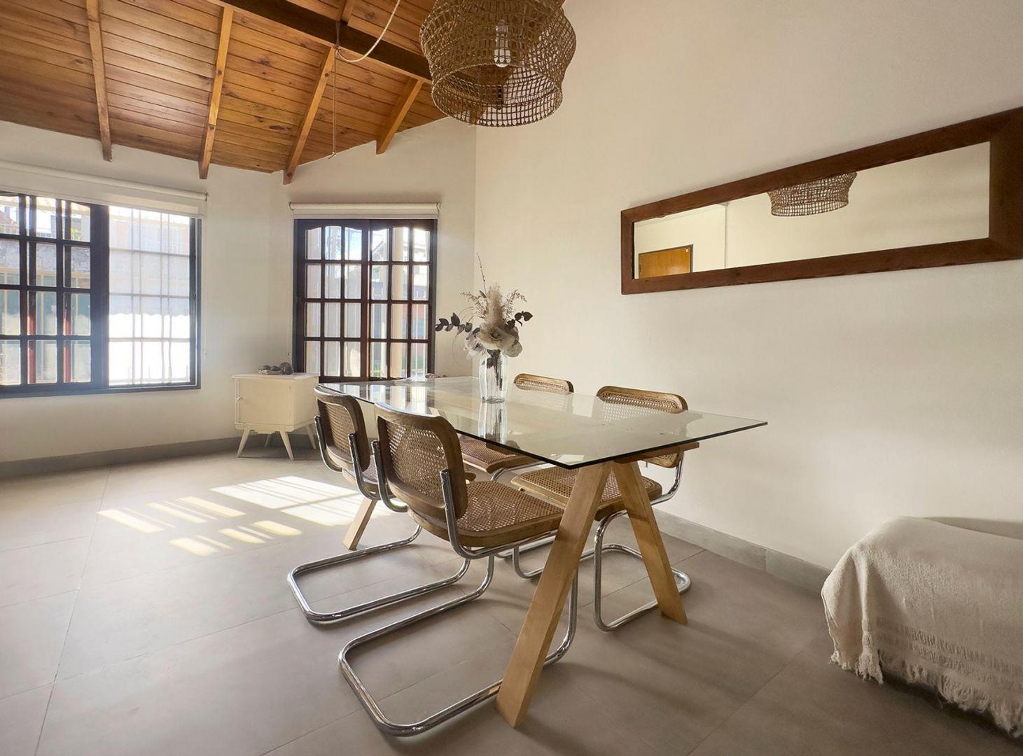 VENTA CASA 4 AMBIENTES C/PILETA,ZONA EL PALOMAR