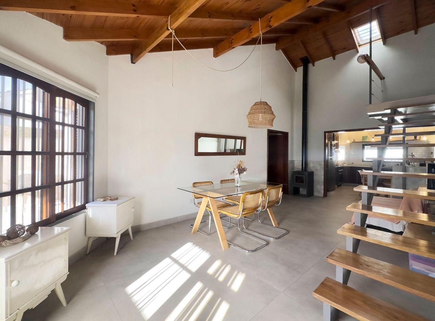 Foto de VENTA CASA 4 AMBIENTES C/PILETA,ZONA EL PALOMAR, imagen 3