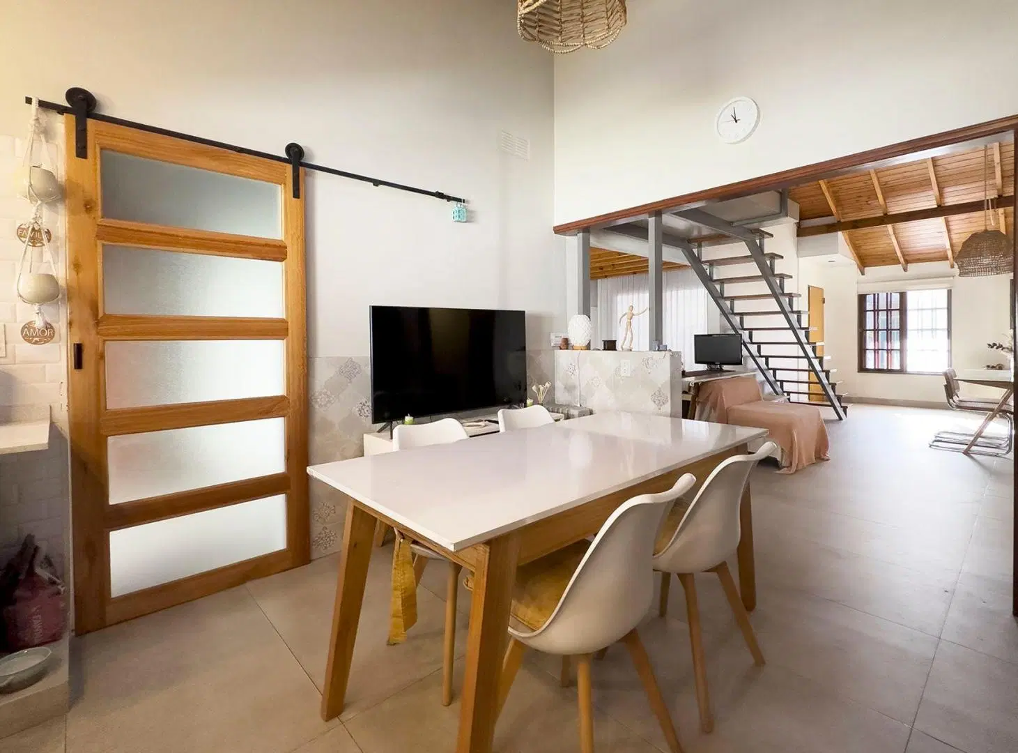 VENTA CASA 4 AMBIENTES C/PILETA,ZONA EL PALOMAR 8