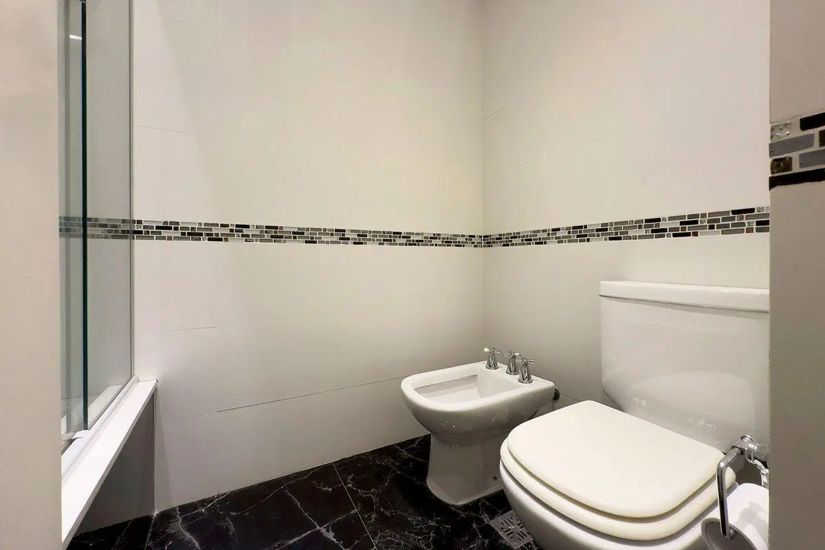 VENTA PISO DE 5 AMB C/DEP + 2 COCH. EN CABALLITO 5