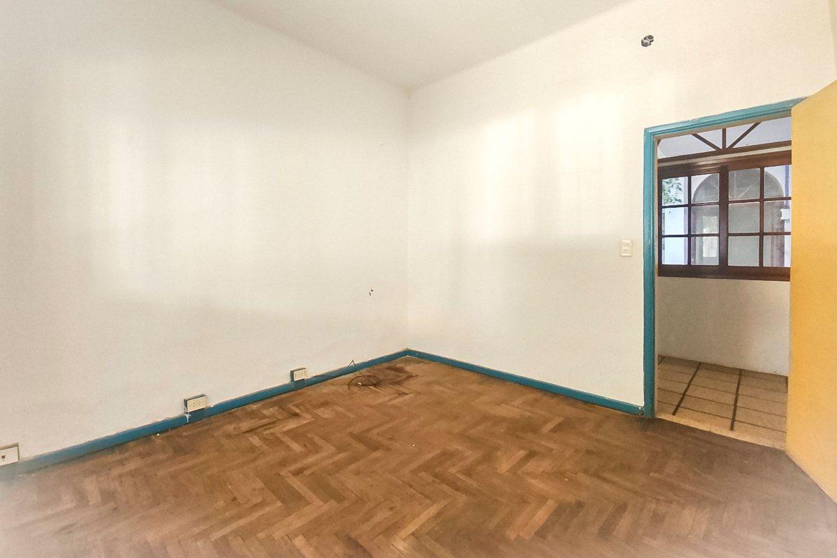 Foto de VENTA-CASA 5 AMB CON PATIO/TERRAZA-VERSALLES-185m², imagen 5