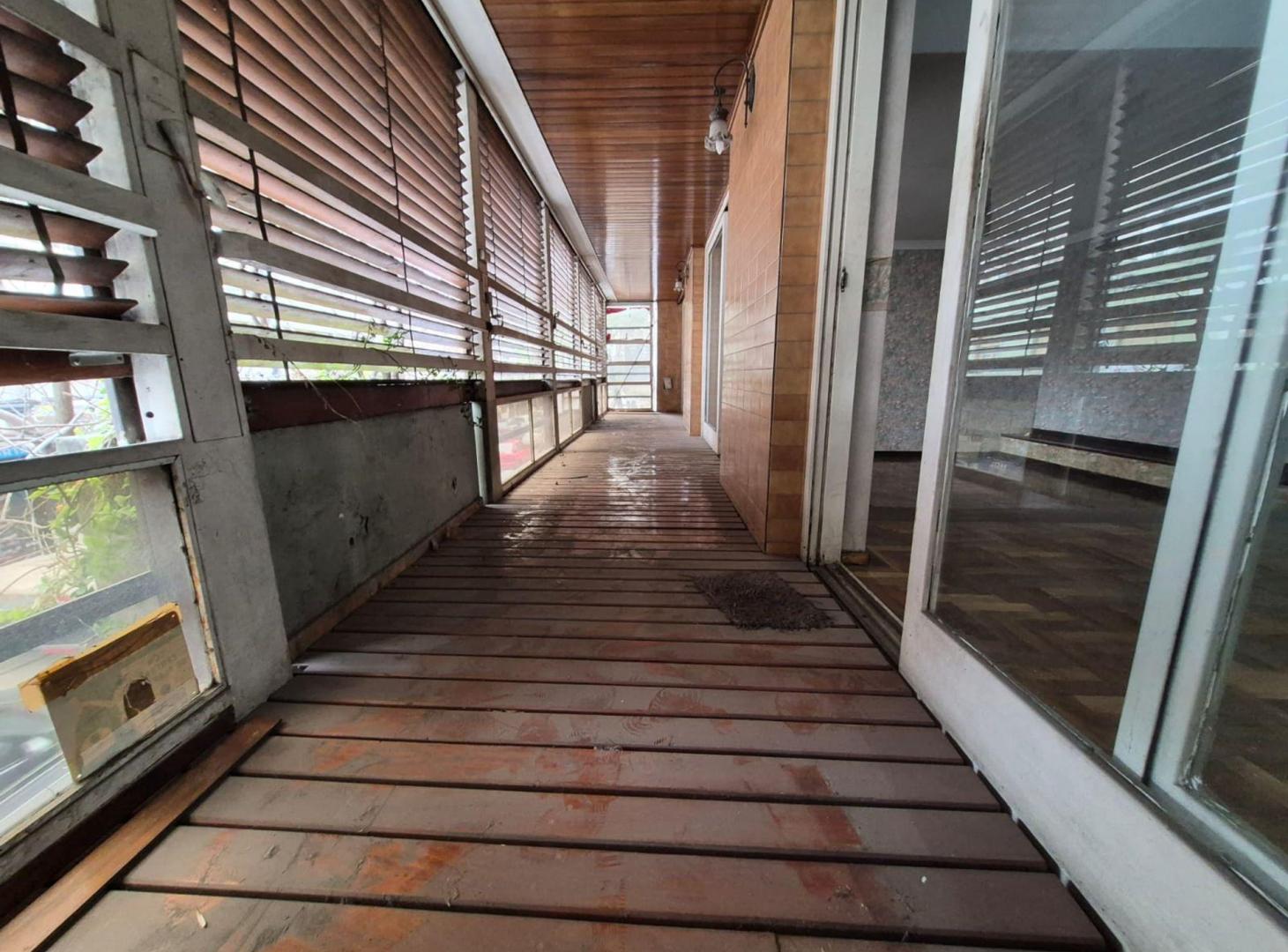 Foto de Venta departamento 4 amb, dep y cochera en Flores, imagen 2
