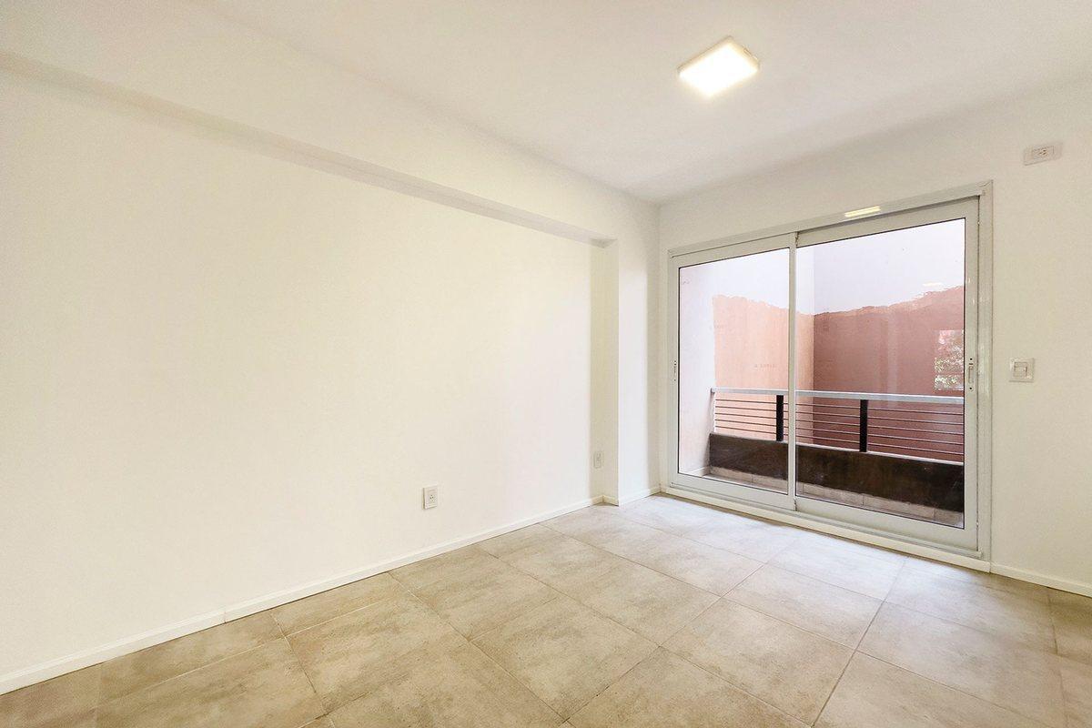 Foto de VENTA MONOAMBIENTE CON DOBLE BALCÓN,ZONA BARRACAS, imagen 2