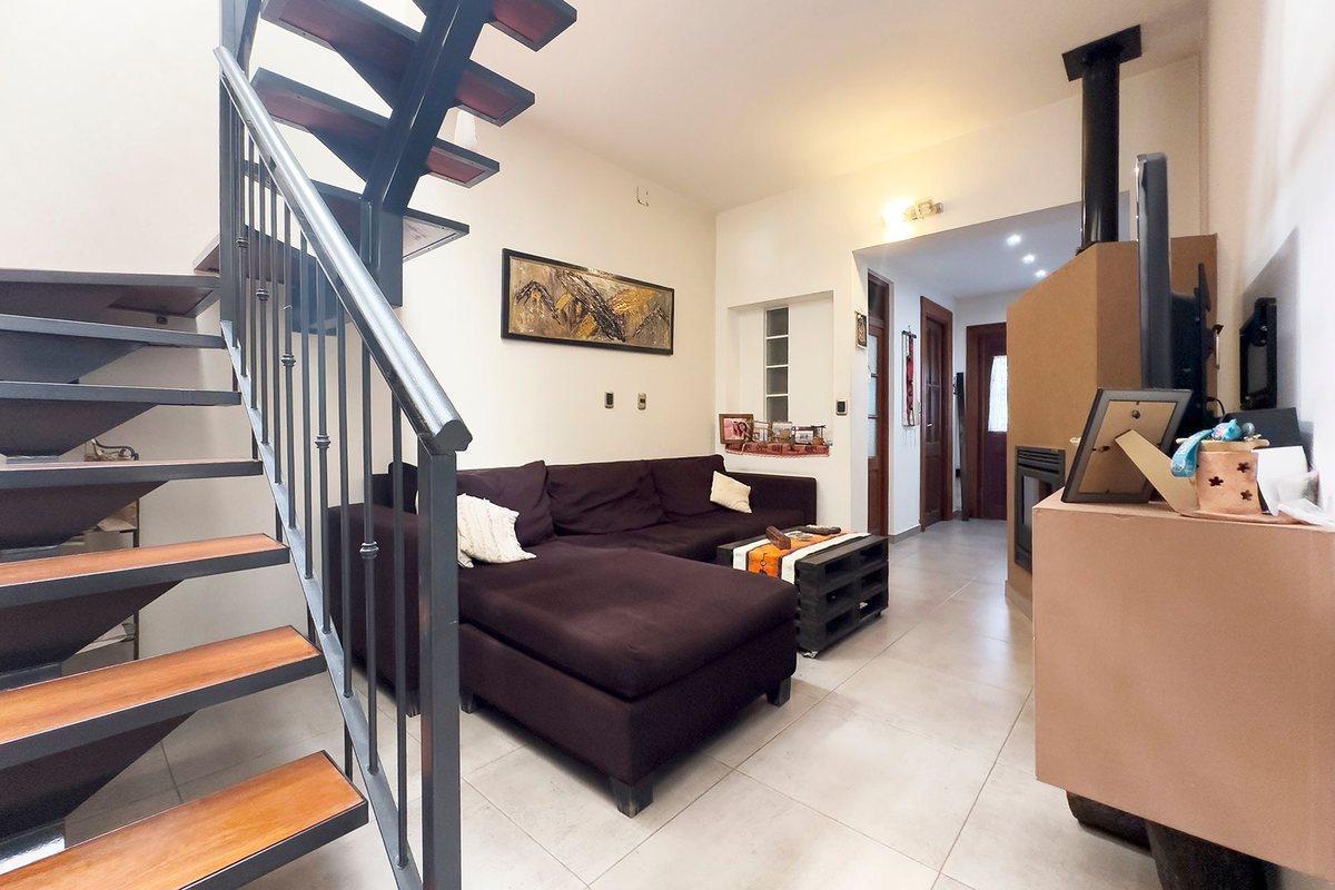Foto de RAMOS MEJIA OPORT VENTA CASA 5 AMB PILETA JDIN GGE, imagen 5