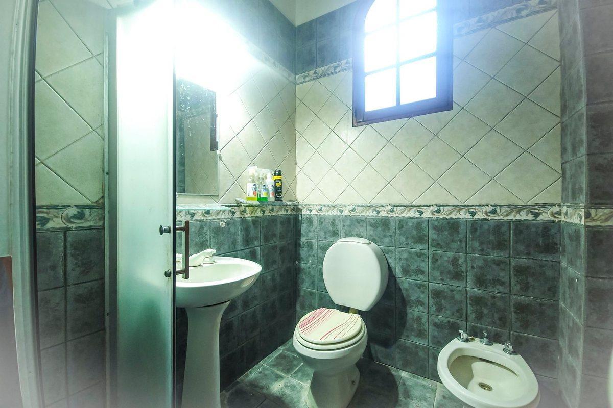 Foto de VENTA-CASA 5 AMB CON PATIO/TERRAZA-VERSALLES-185m², imagen 5