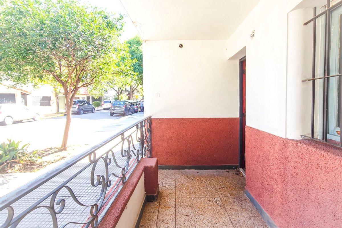 Foto de VENTA-CASA 5 AMB CON PATIO/TERRAZA-VERSALLES-185m², imagen 3