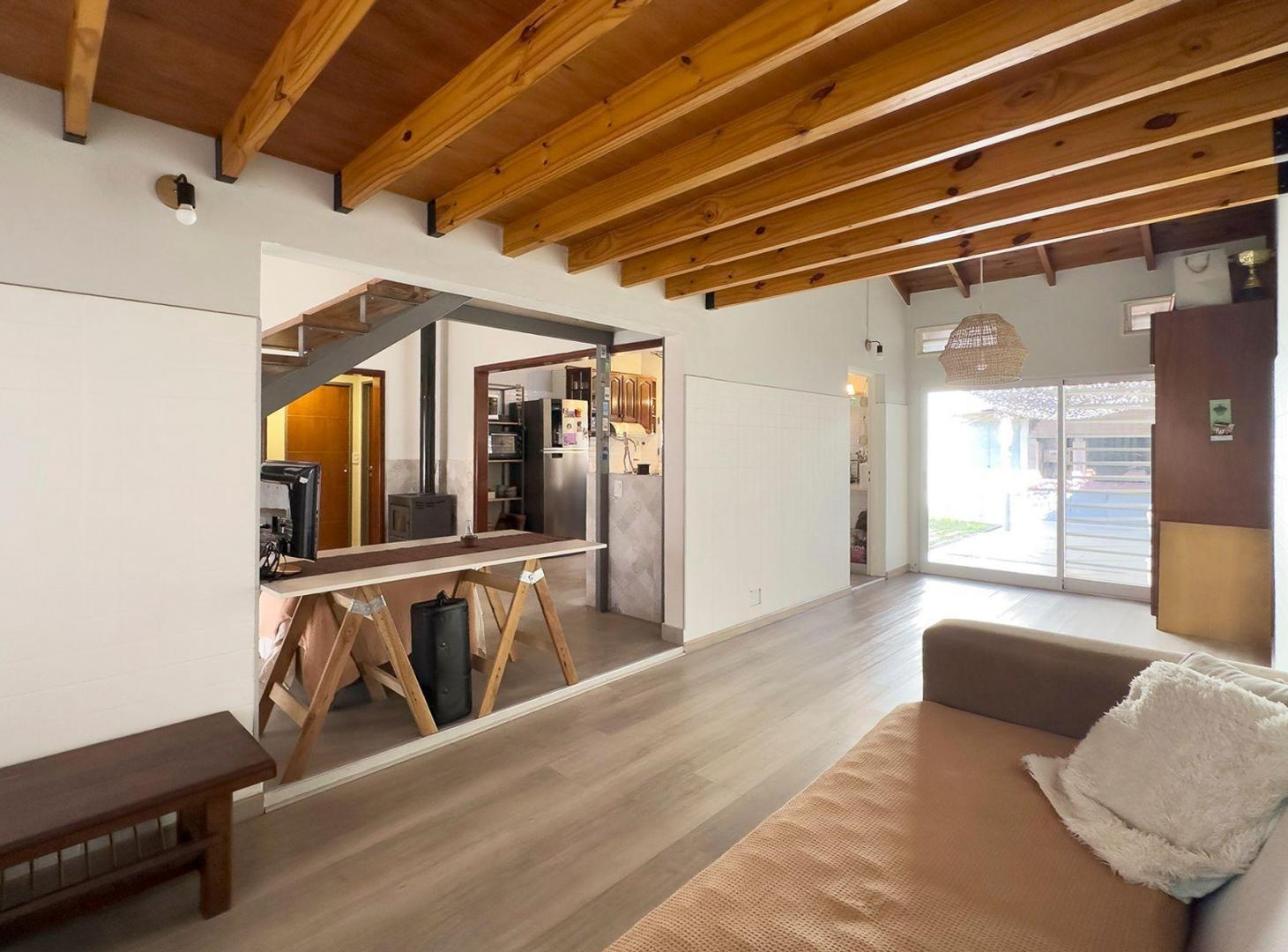 Foto de VENTA CASA 4 AMBIENTES C/PILETA,ZONA EL PALOMAR, imagen 5