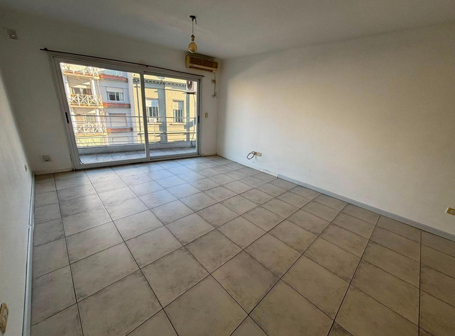 Foto de VENTA - MONOAMBIENTE AMPLIO C/BALCON - ALMAGRO, imagen 3