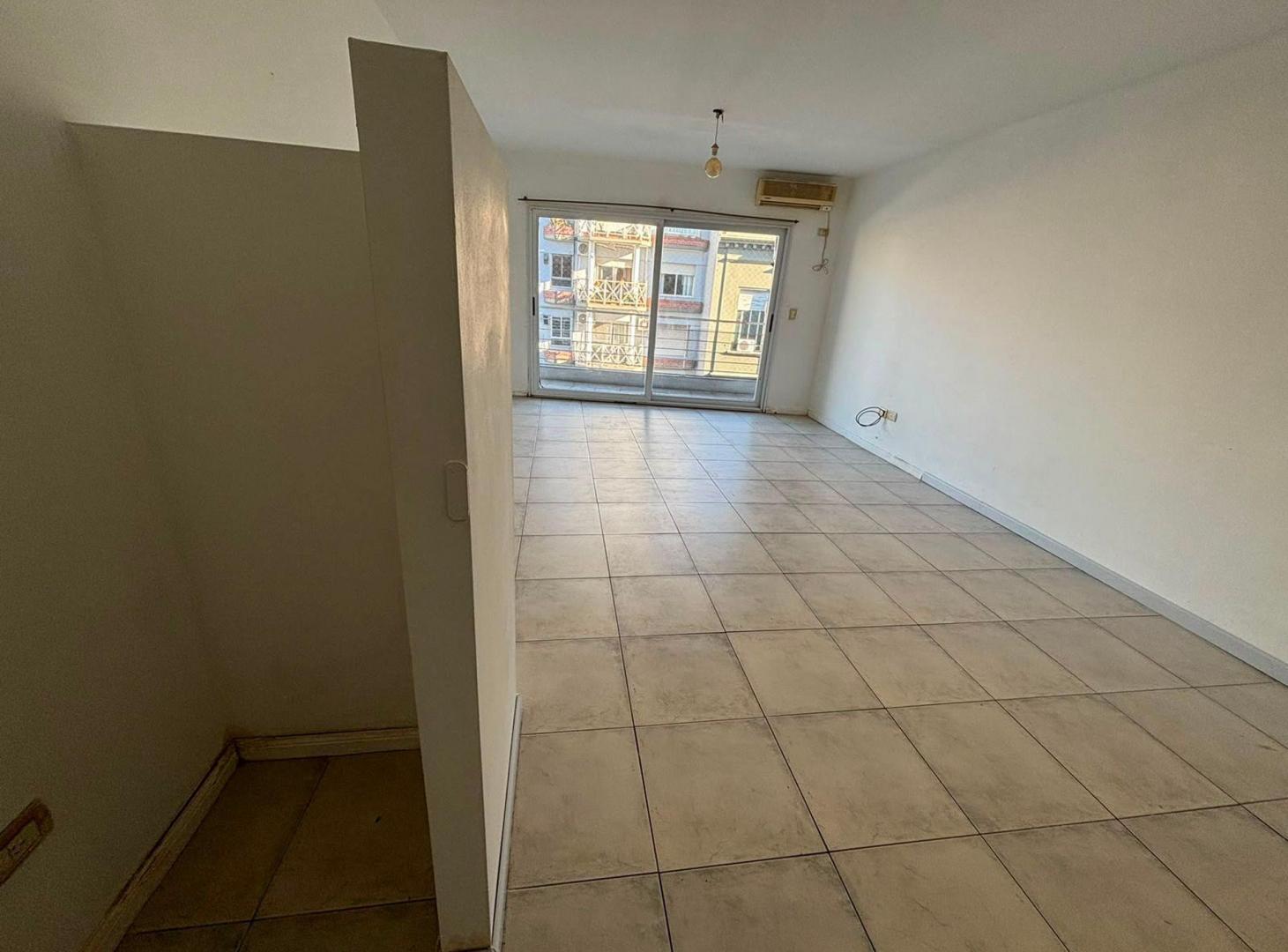 Foto de VENTA - MONOAMBIENTE AMPLIO C/BALCON - ALMAGRO, imagen 5