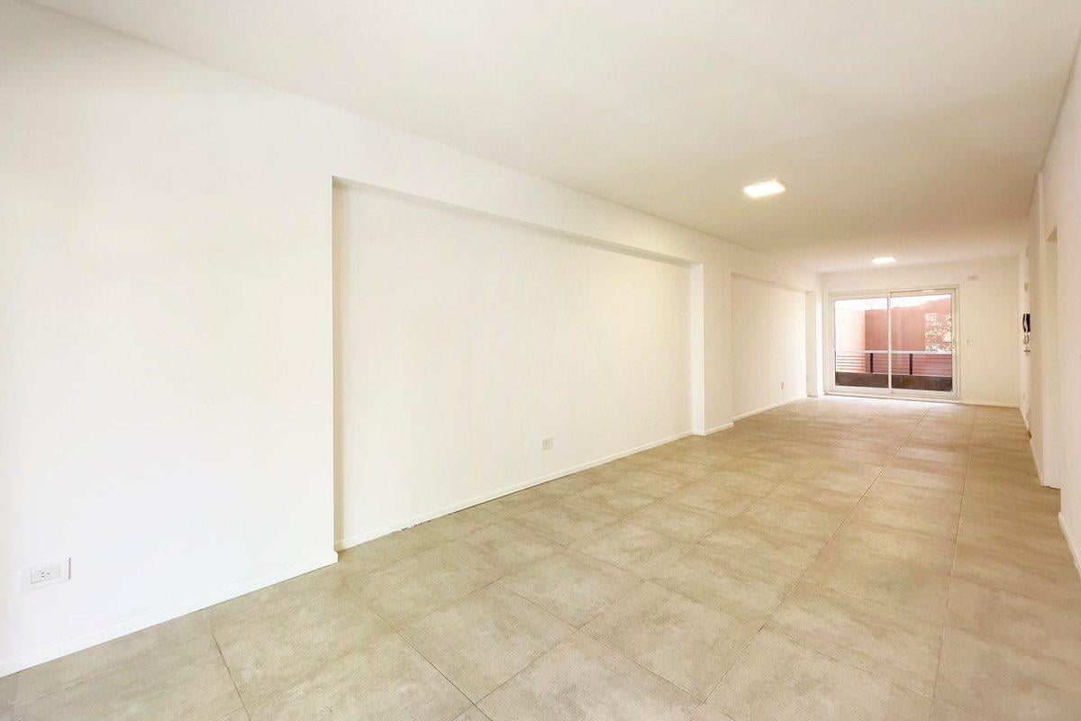 Foto de VENTA MONOAMBIENTE CON DOBLE BALCÓN,ZONA BARRACAS, imagen 2