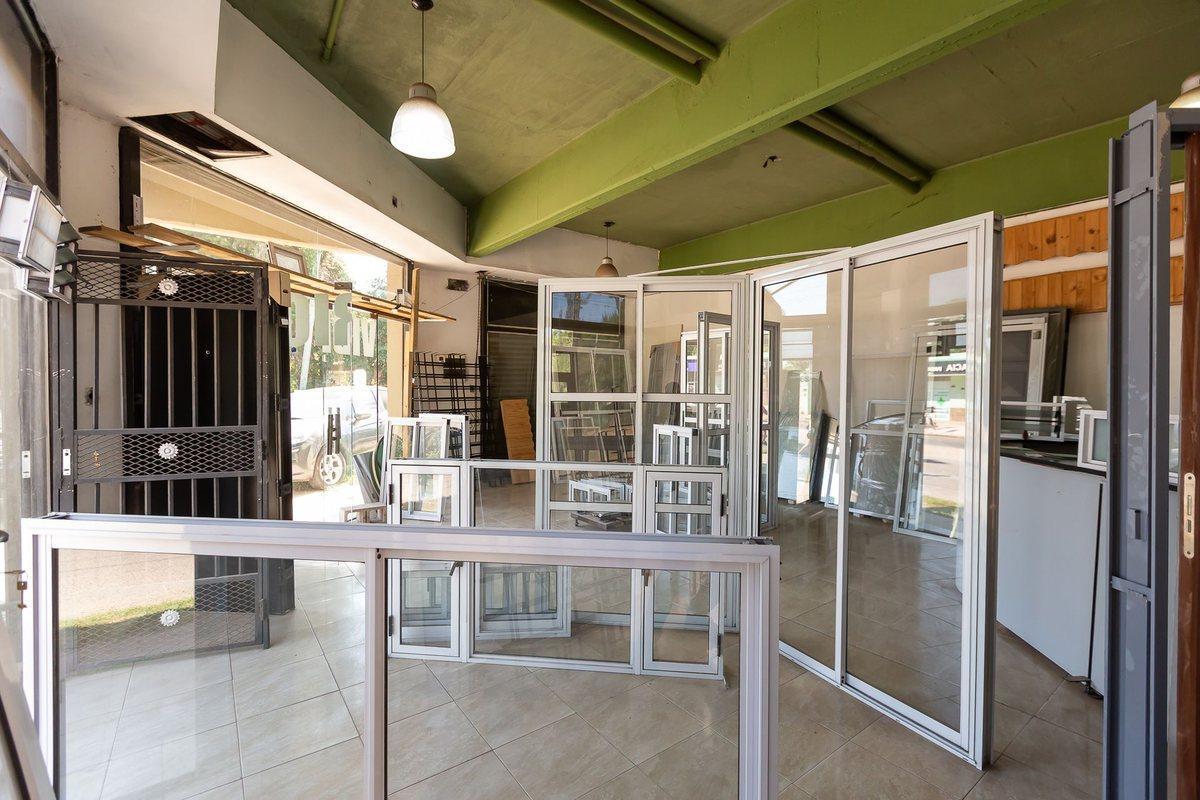 Foto de VENTA LOCAL COMERCIAL + GALPÓN, ZONA PONTEVEDRA, imagen 3