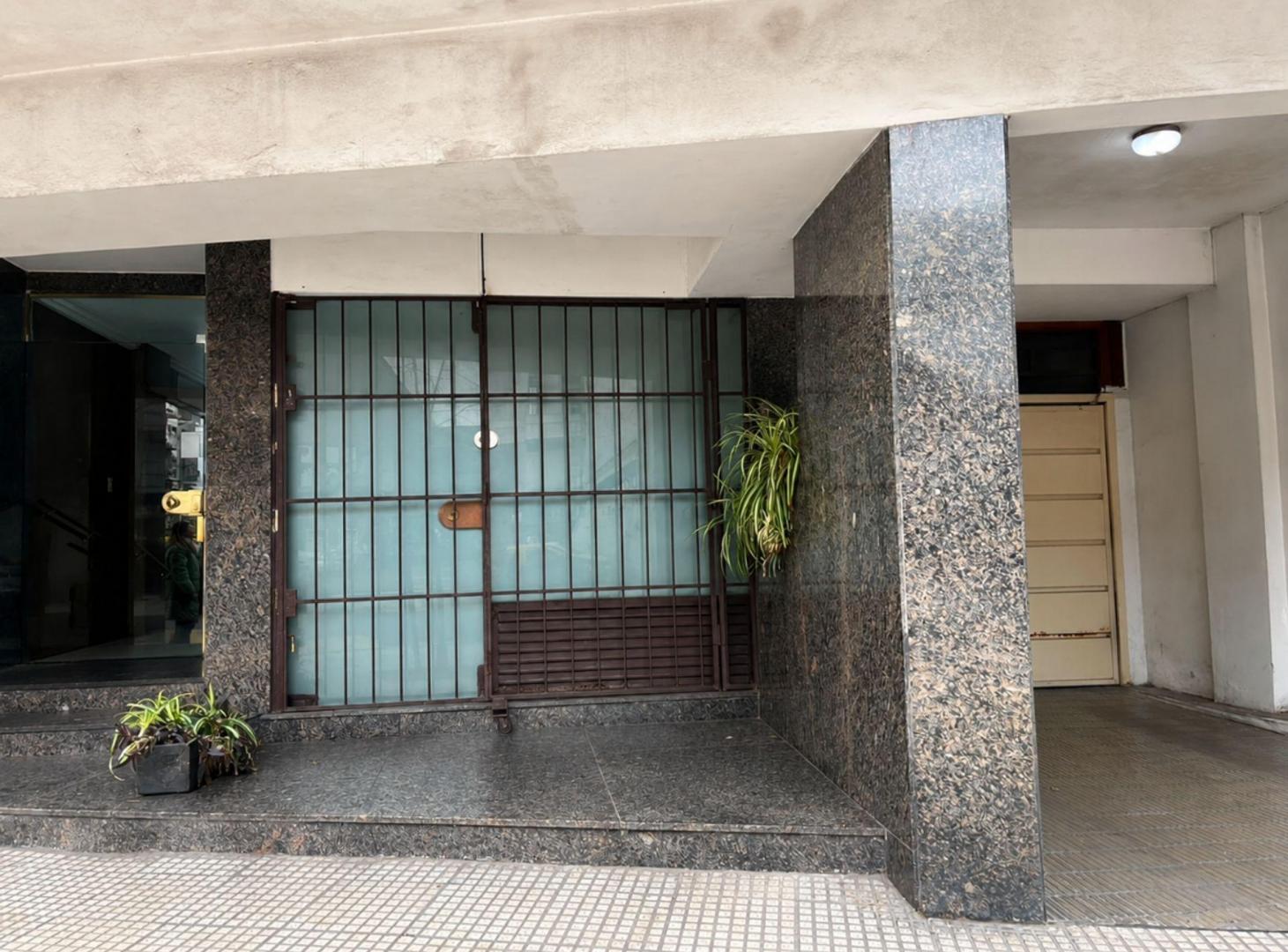 Foto de LOCAL COMERCIAL EN VENTA EN RECOLETA 67m2 TOTALES, imagen 2