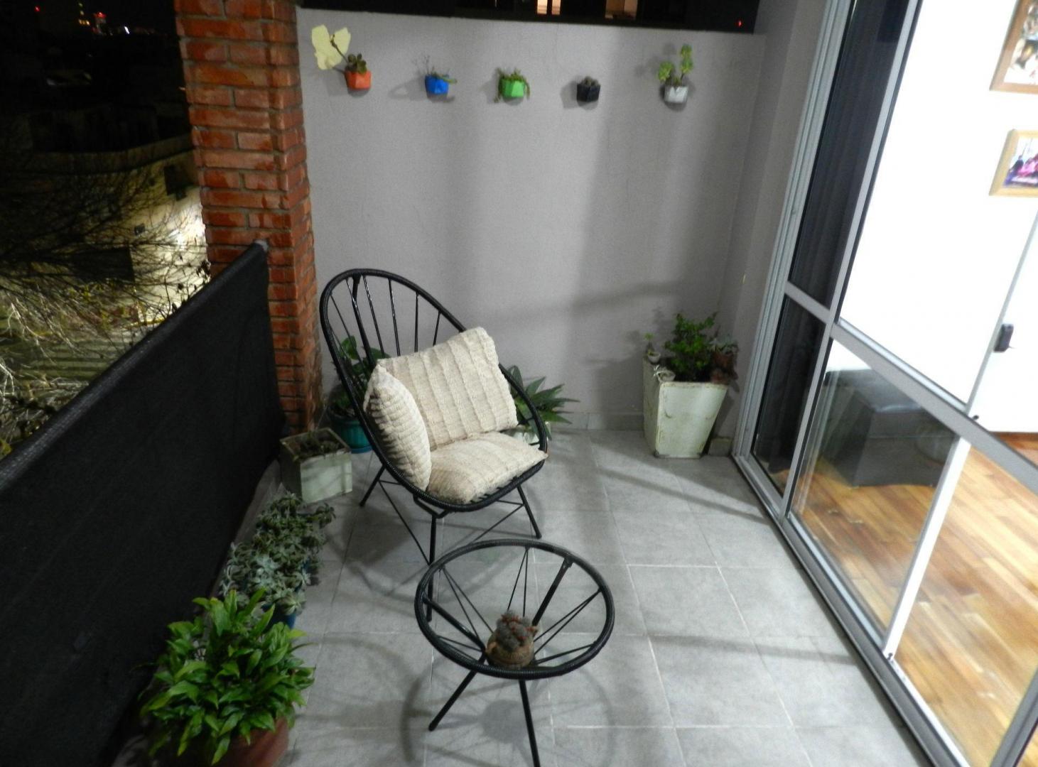 Foto de Monoambiente con amplio balcón y cochera al frente, imagen 1