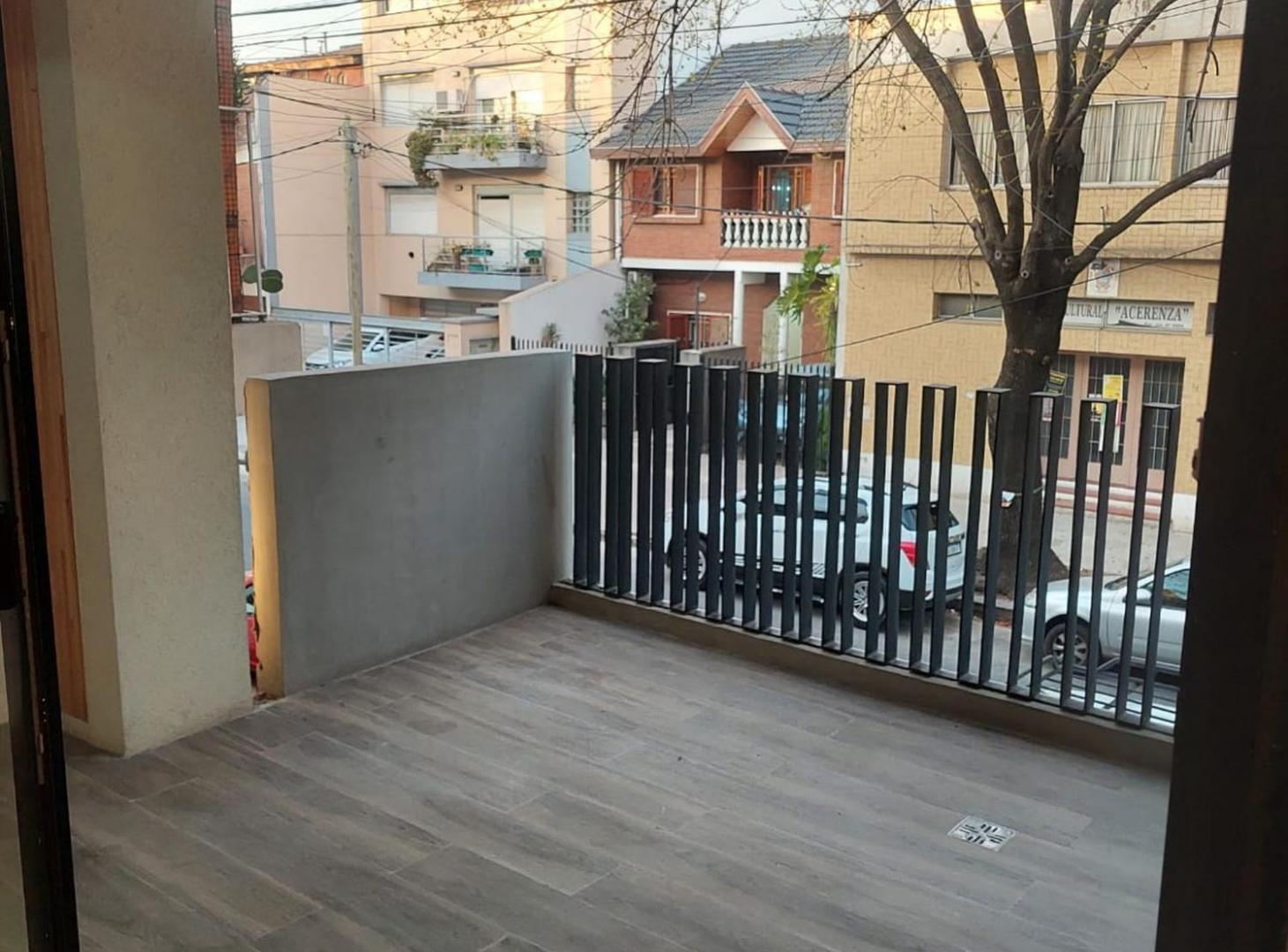 Foto de Alquiler depto dos ambientes con patio y balcón, imagen 2