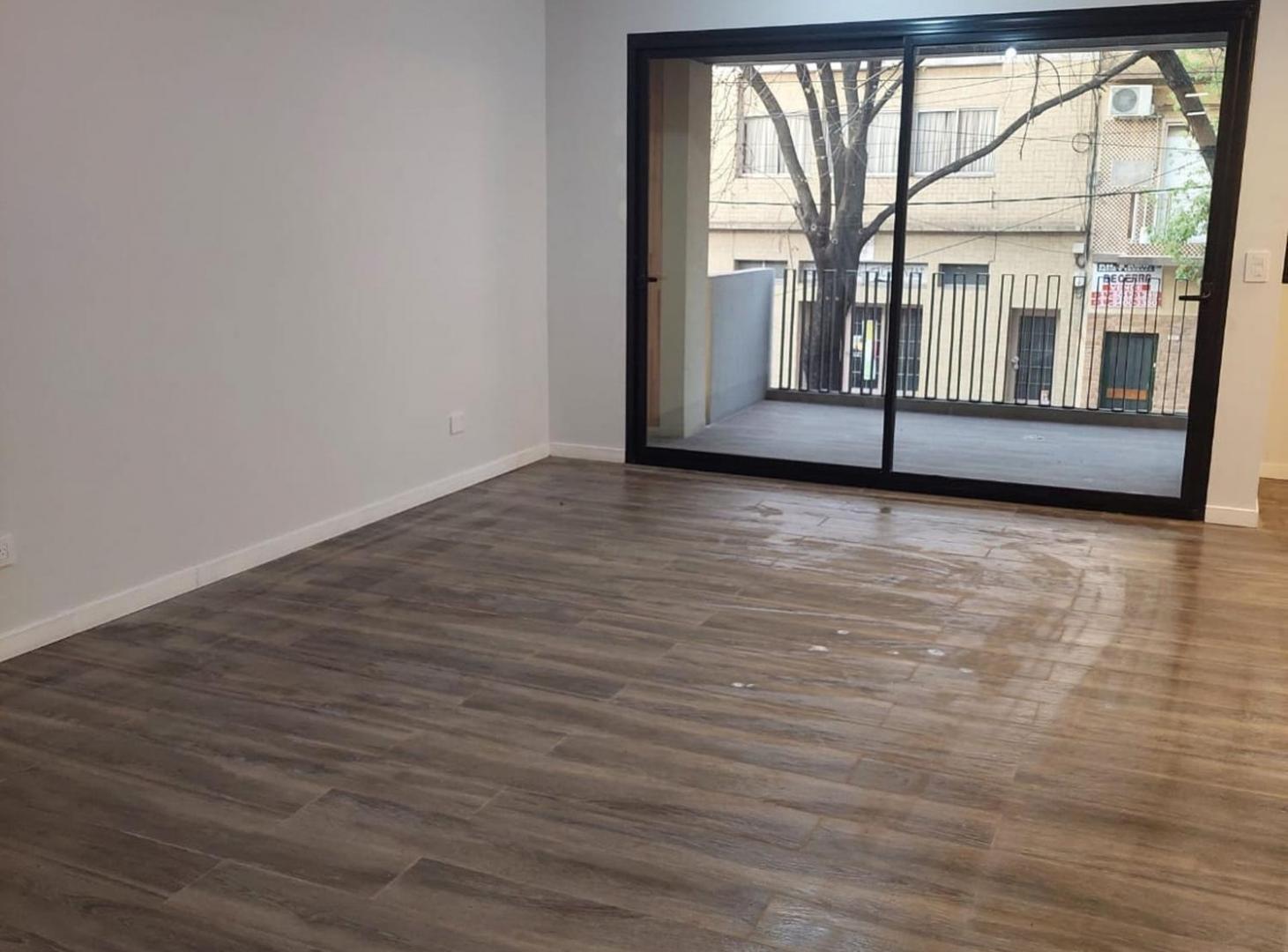 Foto de Alquiler depto dos ambientes con patio y balcón, imagen 4