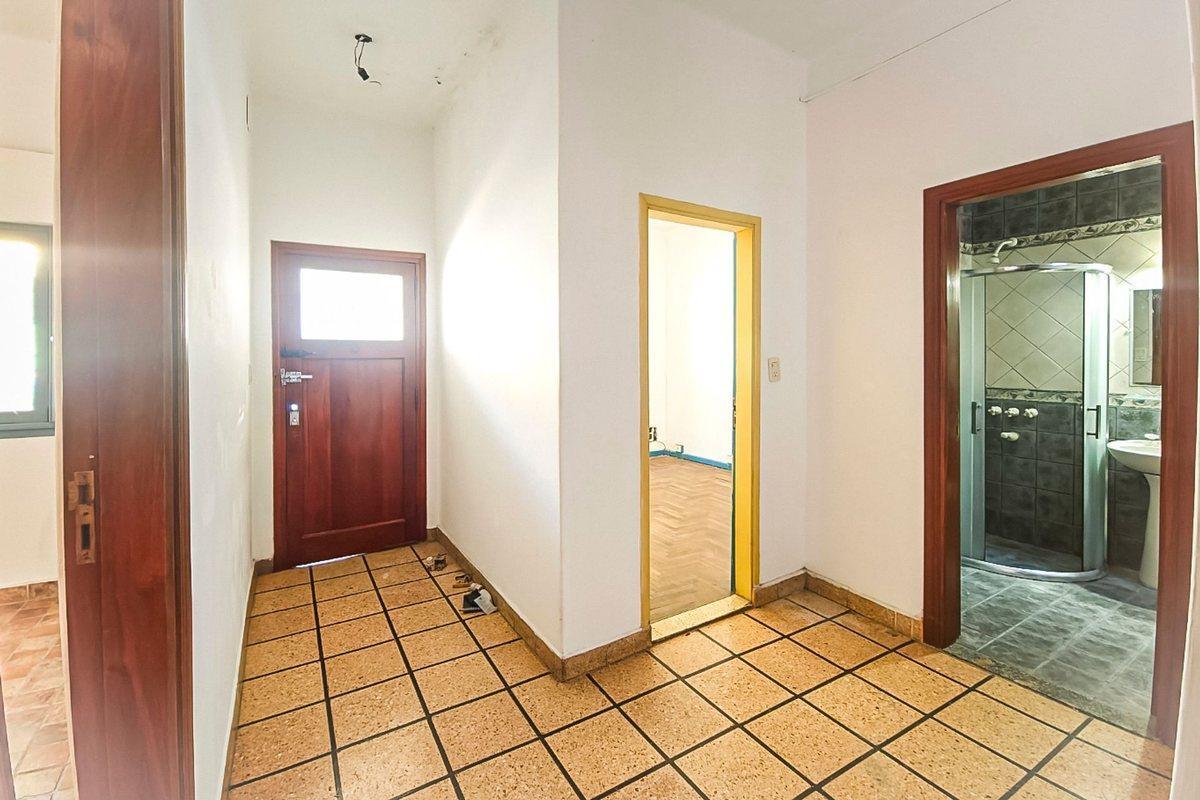 Foto de VENTA-CASA 5 AMB CON PATIO/TERRAZA-VERSALLES-185m², imagen 5