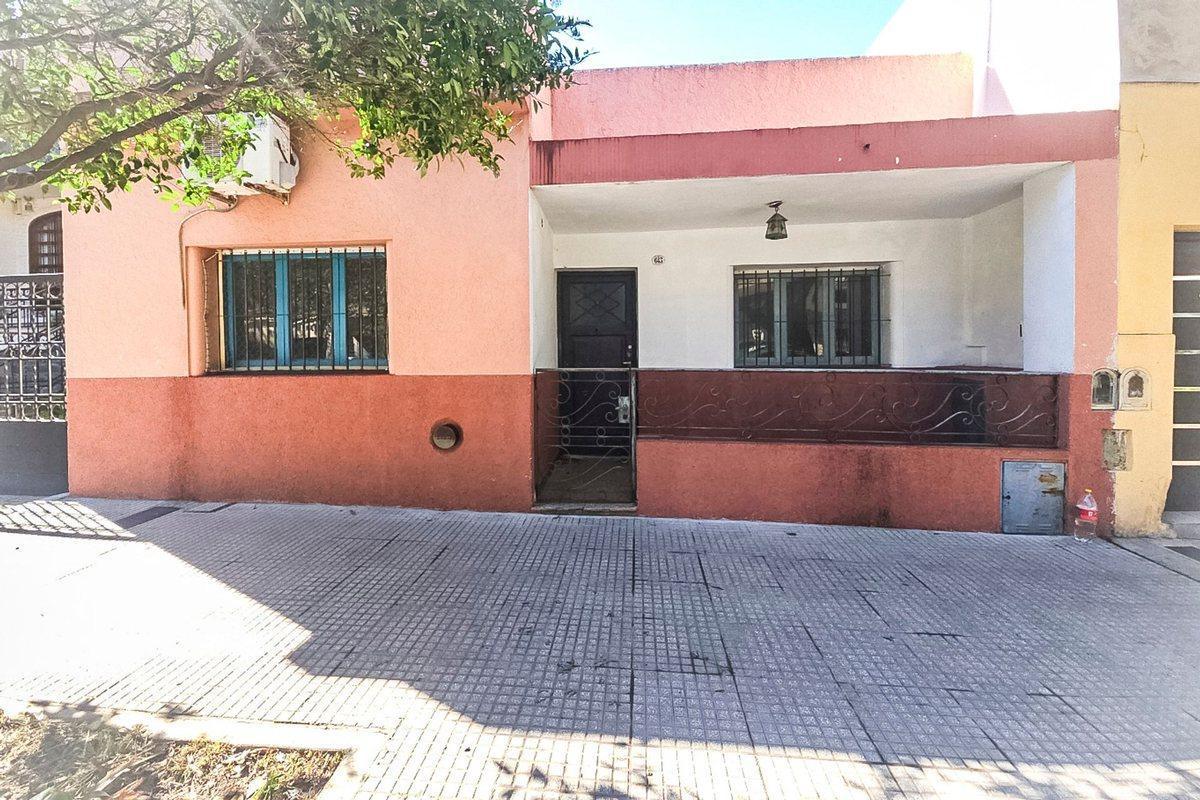 Foto de VENTA-CASA 5 AMB CON PATIO/TERRAZA-VERSALLES-185m², imagen 3