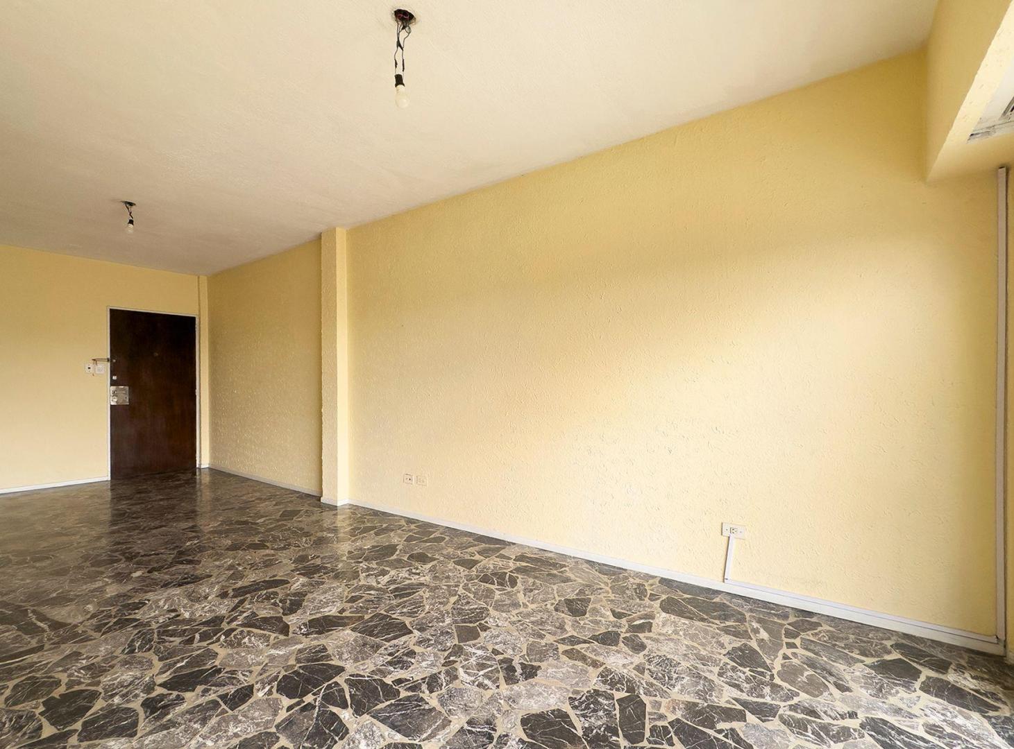Foto de Venta Departamento 3 ambientes c/baulera Flores, imagen 3