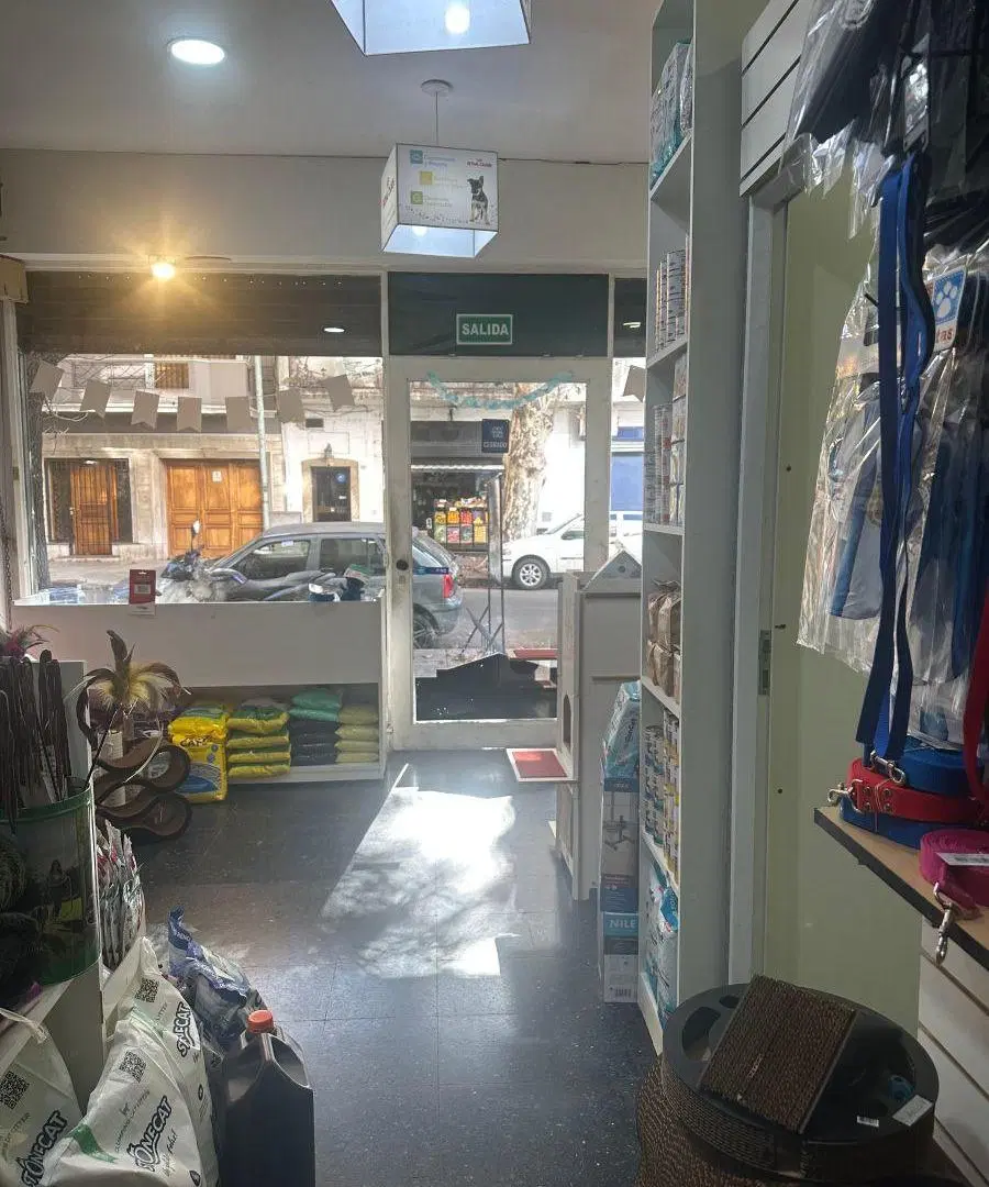 VENTA LOCAL VILLA GENERAL MITRE CON RENTA 4