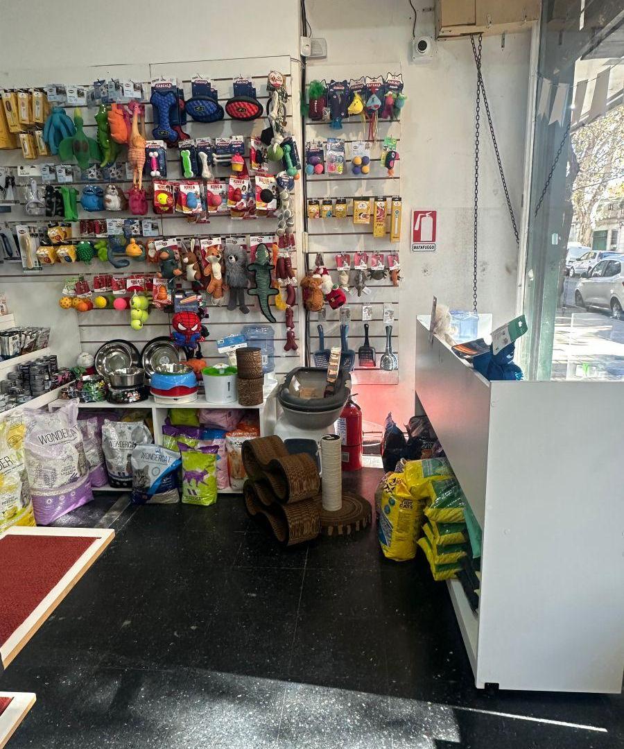 VENTA LOCAL VILLA GENERAL MITRE CON RENTA