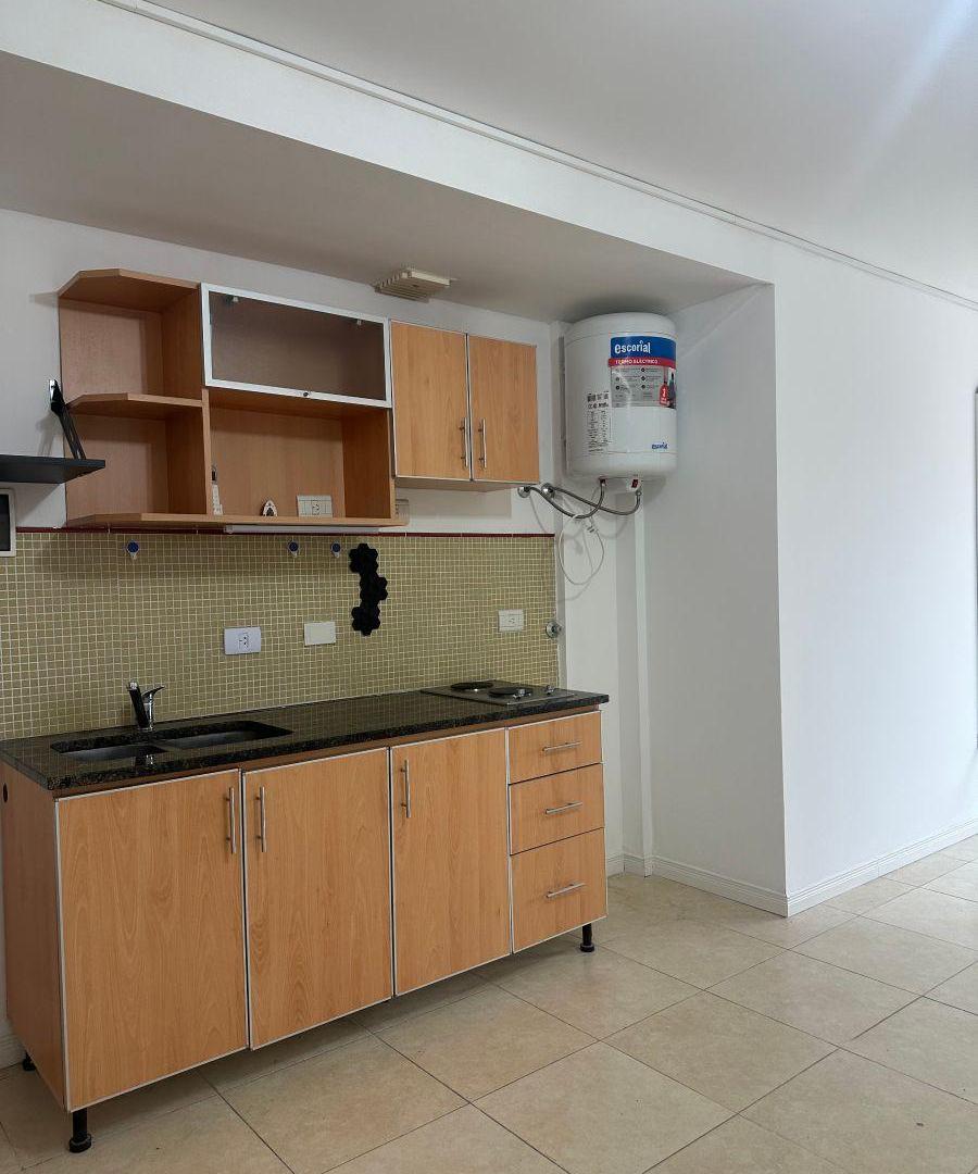 Foto de MONOAMBIENTE AMPLIO, CON BALCÓN Y DIVIDIDO, imagen 2