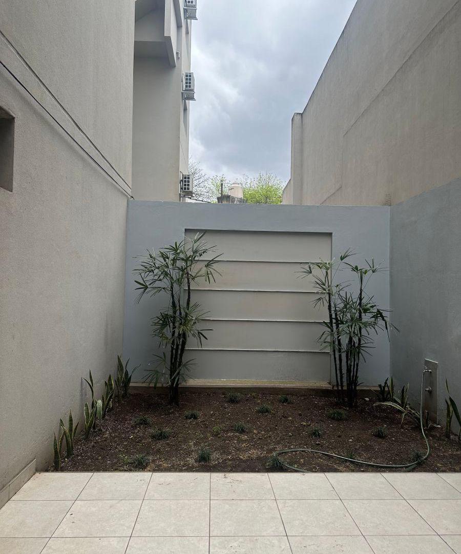 Foto de ALQUILER AMPLIO MONOAMBIENTE CON PATIO/JARDIN, imagen 2
