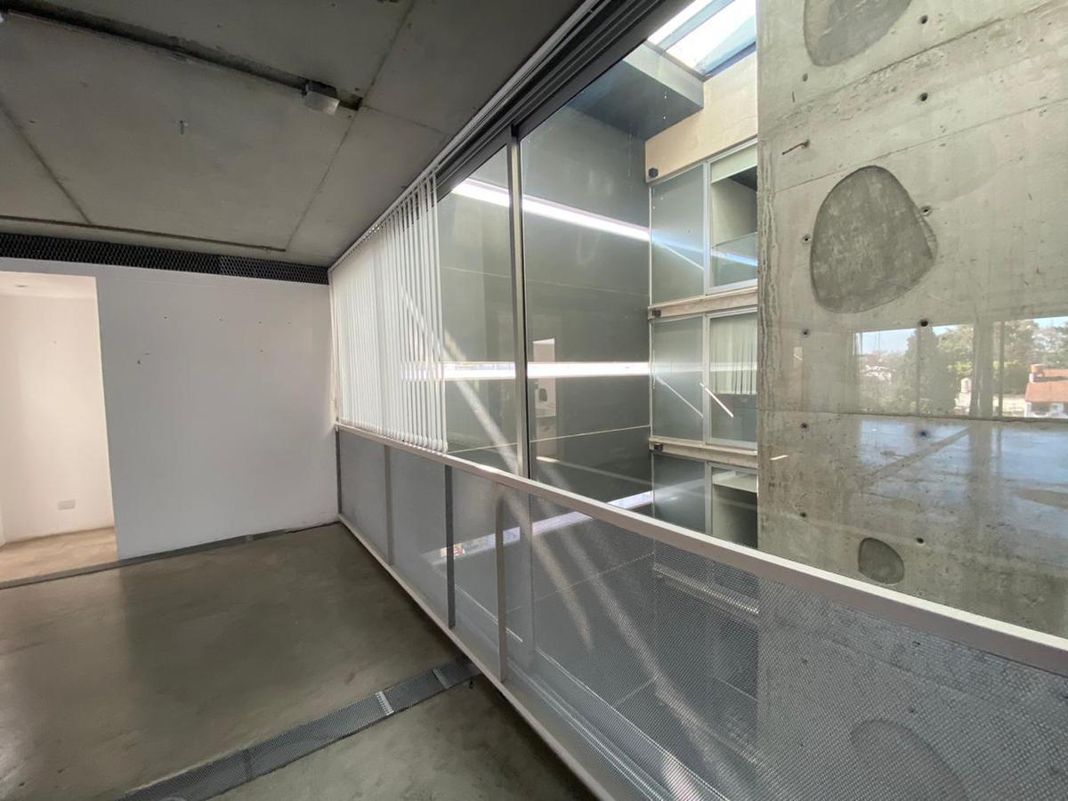 Oficina en Venta con Renta en Saavedra - Semipiso - Dos Cocheras Mas Baulera Doble 2