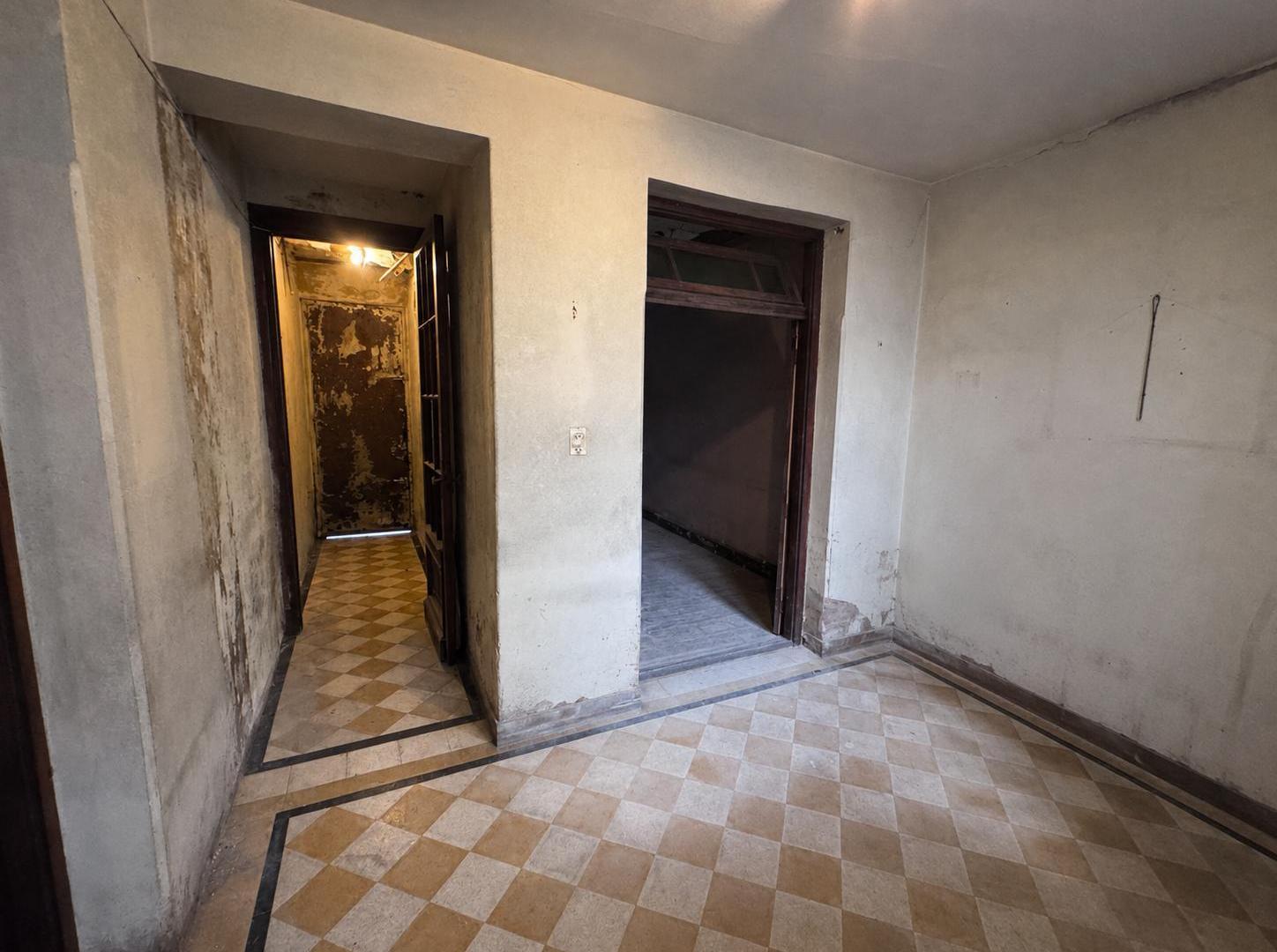 Foto de Casa en VENTA a reciclar | Lote propio CON Patio y Parrilla | Villa, imagen 4