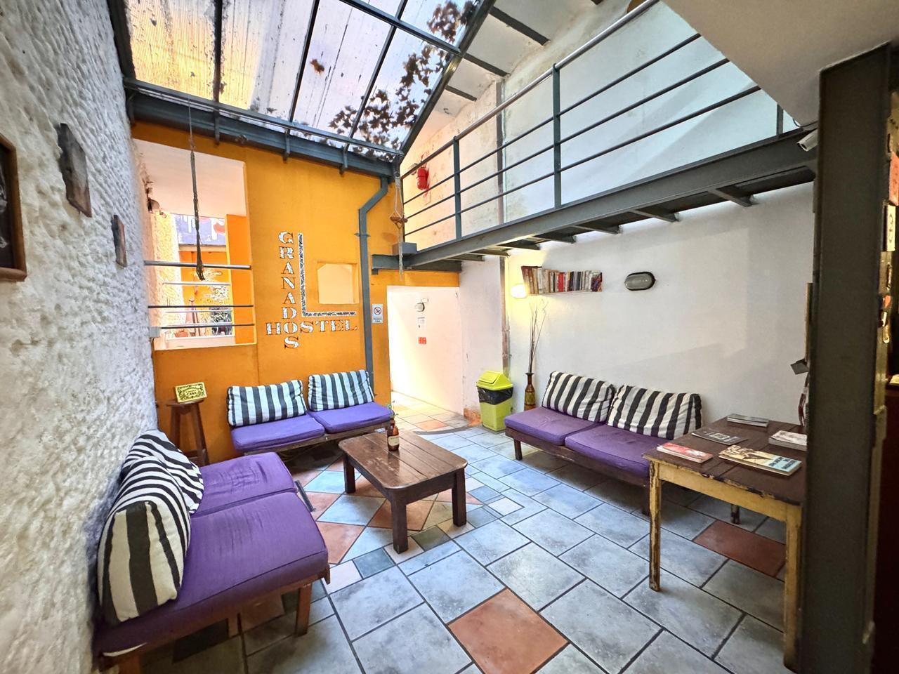 Foto de Excelente zona-Edificio hostel con local en venta- Chile 300, San Telmo, imagen 1