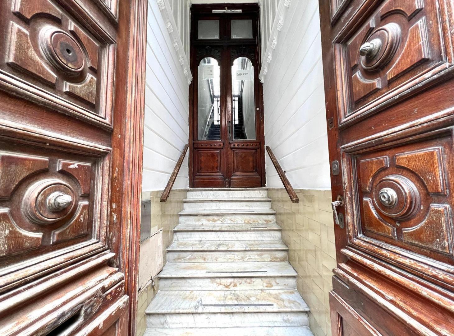 Foto de Venta - Edificio Tipo PH con habilitación para HOTEL - Monserrat - Un, imagen 4