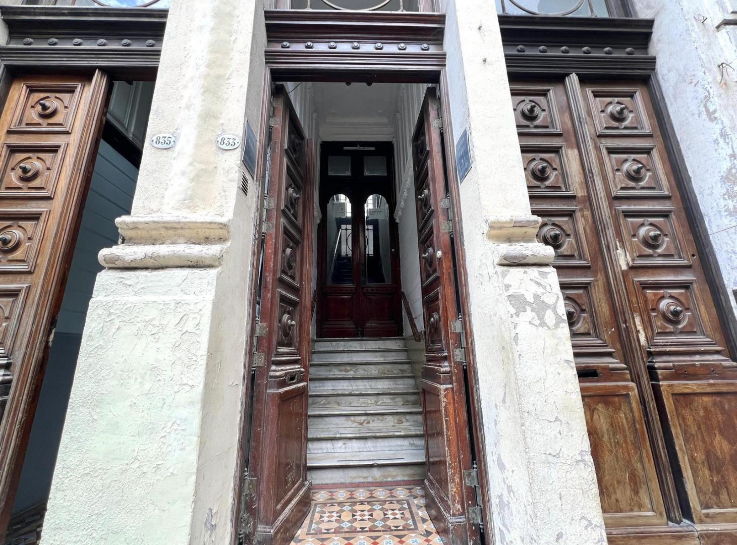 Foto de Venta - Edificio Tipo PH con habilitación para HOTEL - Monserrat - Un, imagen 3