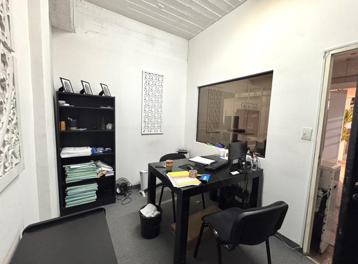 Foto de ALQUILER OFICINAS/DEPOSTIO COMERCIAL DE TRES PLANTAS |CHACARITA | CON, imagen 3