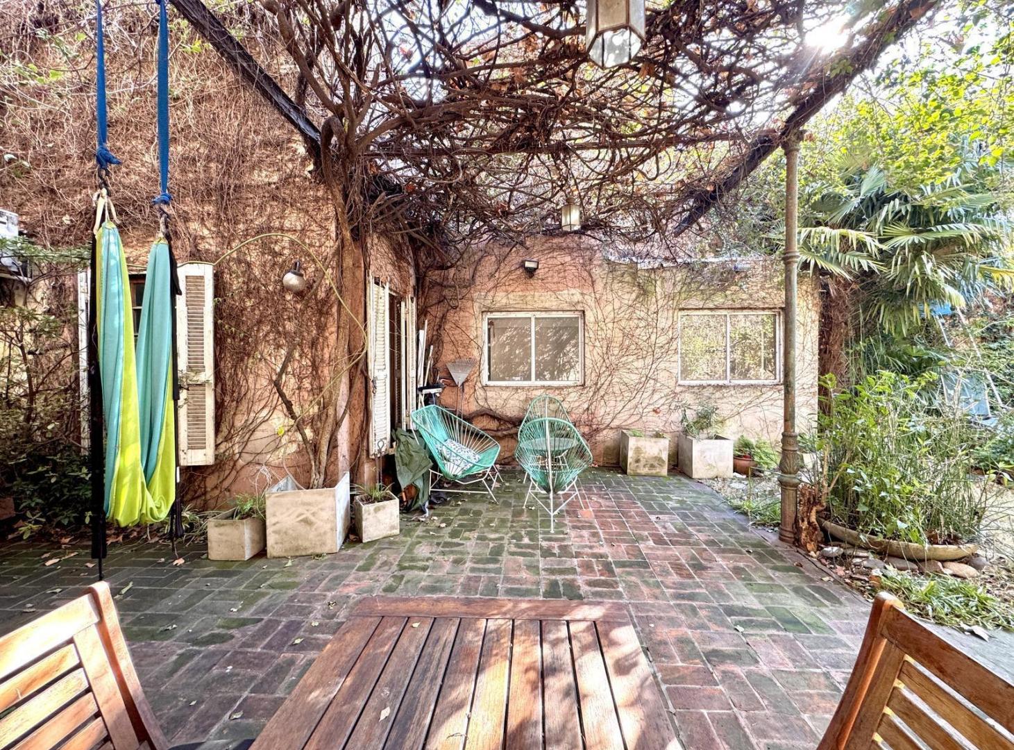 Foto de En Venta | Importante Casa de 6 ambientes con Gran Jardín y Piscina en, imagen 2