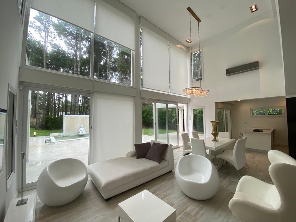 Foto de CASA EN VENTA PINAMAR, En el bosque, 5 ambientes, Diseño exclusivo, imagen 3