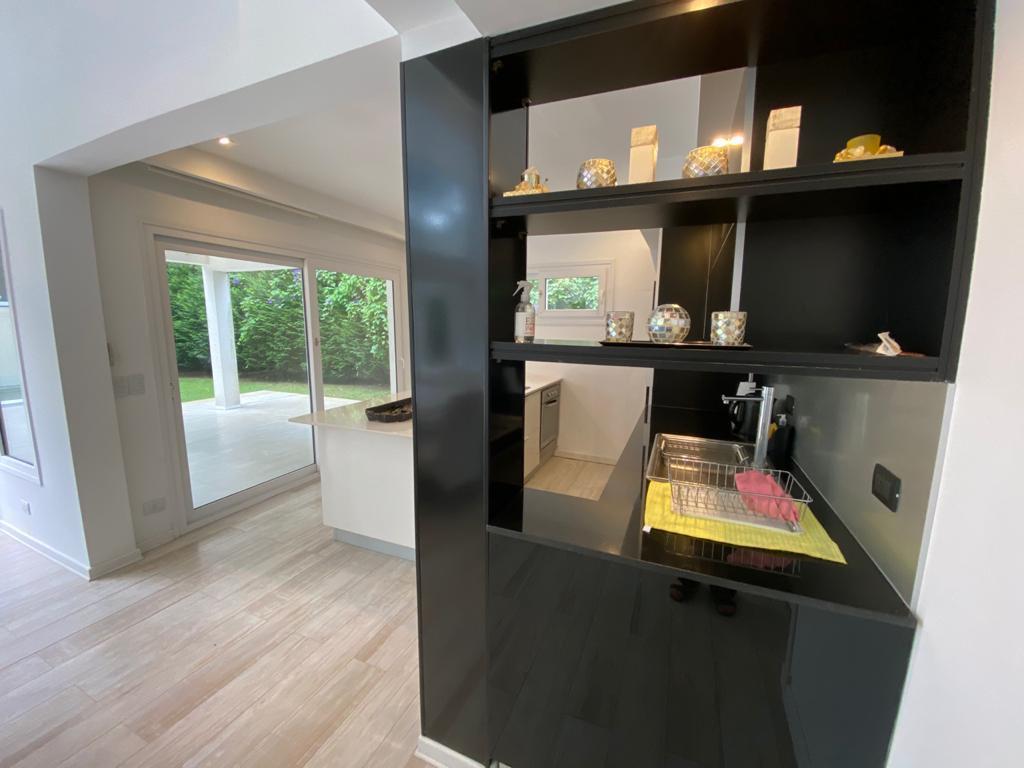Foto de CASA EN VENTA PINAMAR, En el bosque, 5 ambientes, Diseño exclusivo, imagen 1