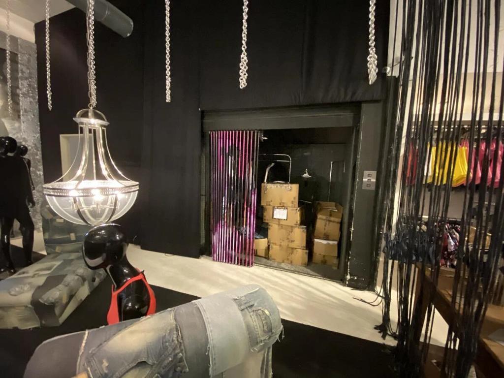 Foto de Edificio Comercial en Venta o Alquiler | 1290 m² | Doble Lote en Av, imagen 2