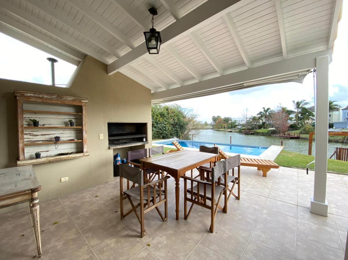Foto de CASA EN VENTA o ALQUILER, sobre el LAGO - 800m2 de terreno, pileta, imagen 5