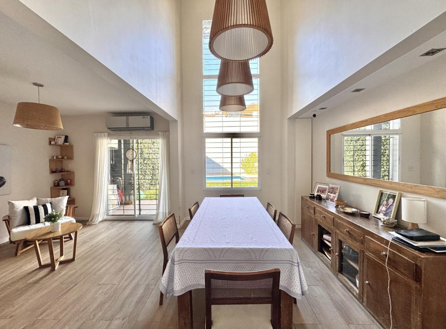 Foto de Casa en Venta | 5 Ambientes Escritorio Dependencia | Jardín, Piscina y, imagen 4