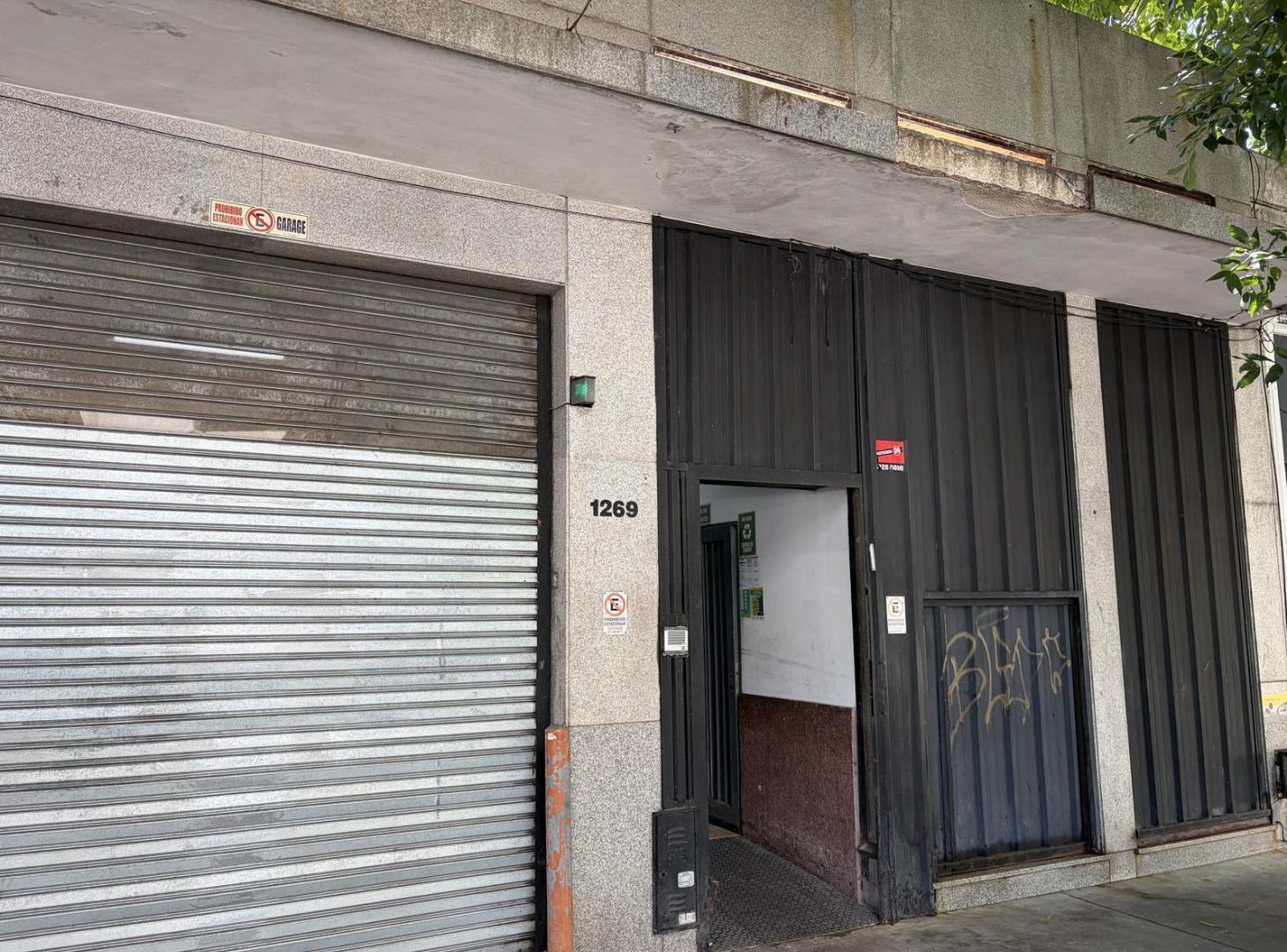 Foto de Alquiler LOCAL / Fabrica de Comidas - Av Forest - Colegiales, imagen 1