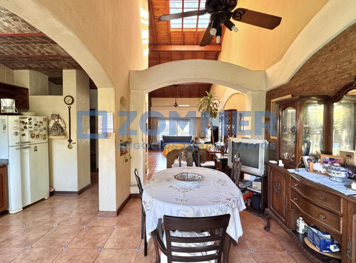 Foto de CASA EN VENTA EN VICENTE LÓPEZ - 3 DORMITORIOS, JARDIN, PILETA Y COCHERA, imagen 4