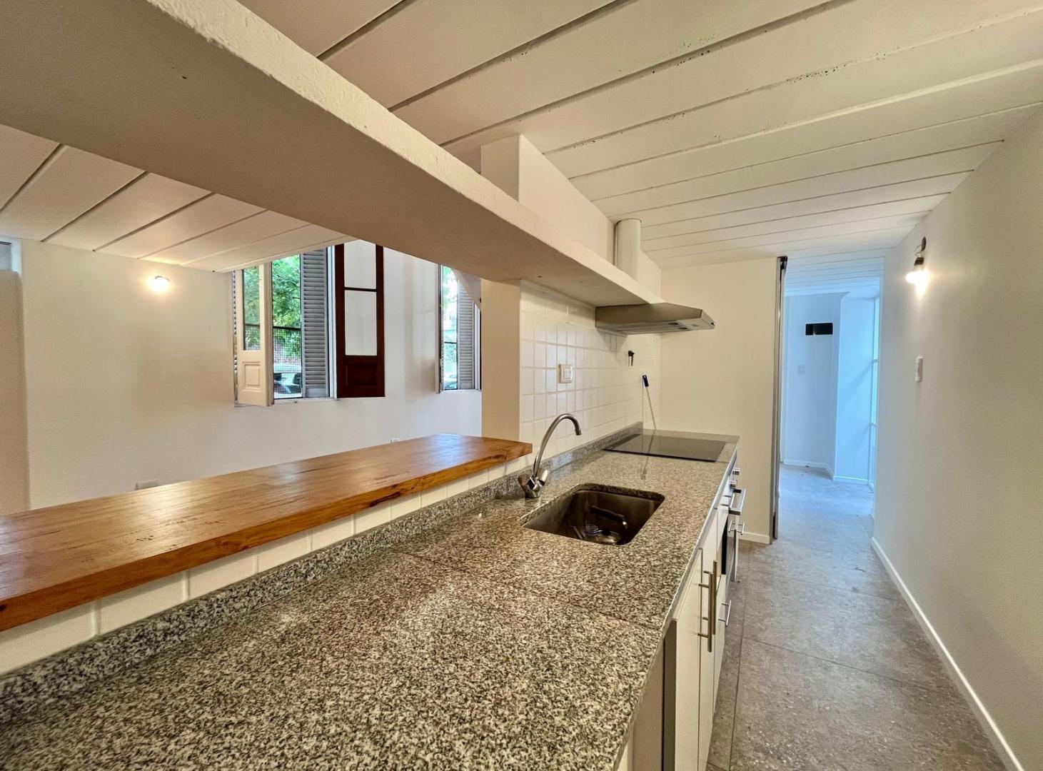 Foto de PH REMODELADO en ALQUILER 2 ambientes en Colegiales con patio de luz, imagen 1