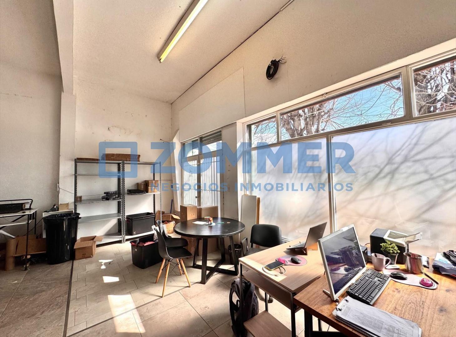 Foto de GALPÓN 230 M² EN ALQUILER – BECCAR | ENTRADA VEHICULAR PATIO, imagen 2