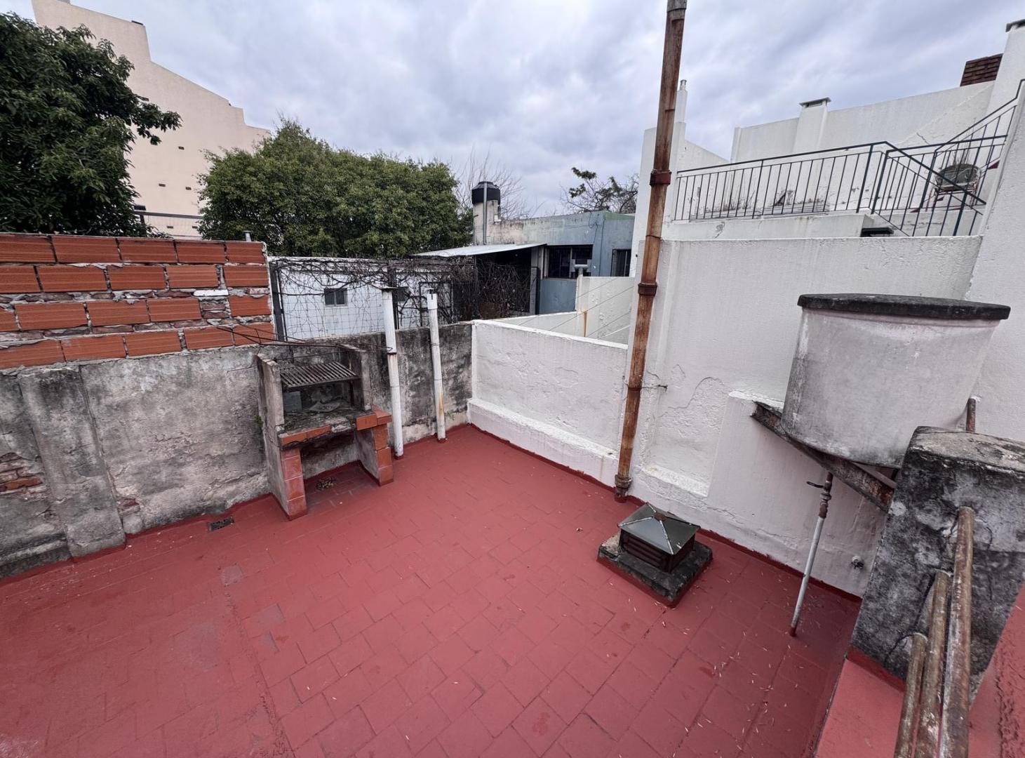 Foto de Casa en VENTA a reciclar | Lote propio CON Patio y Parrilla | Villa, imagen 4