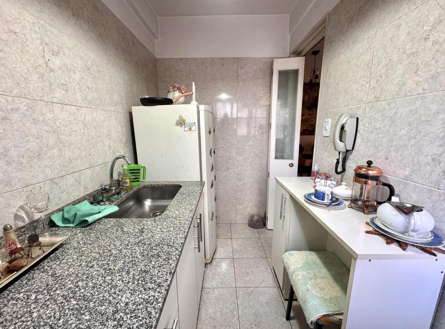 Foto de EN VENTA Departamento 2 ambientes con balcon al frente corrido en Villa, imagen 4